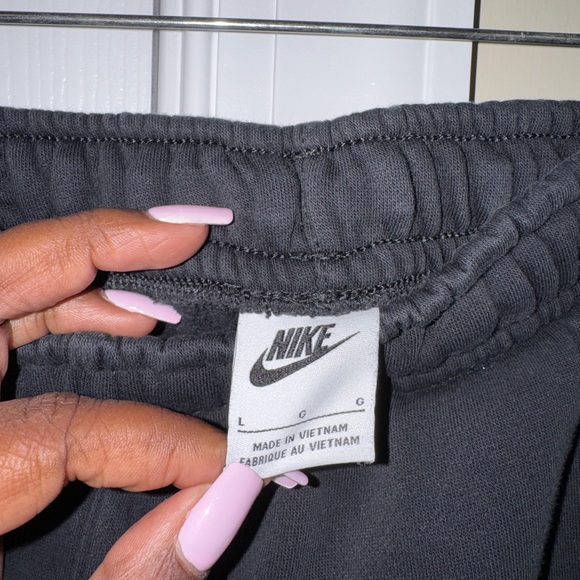 Nike Men's Black Joggers with Logo Accents - Picture 4 of 5